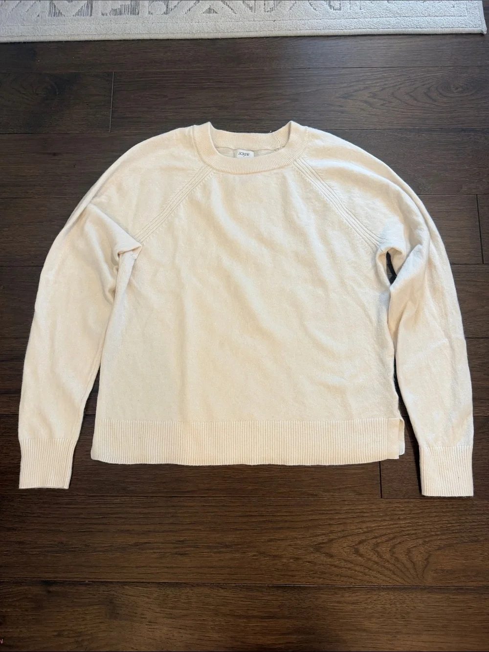 J. Crew Cream Crewneck Sweater Size Medium - C27-102